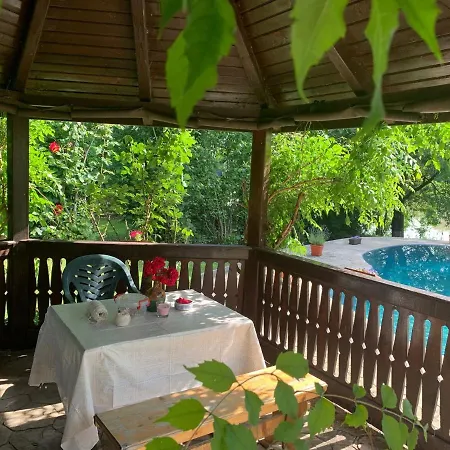 Villa Casa De Pe Lac Fedelesoiu , *