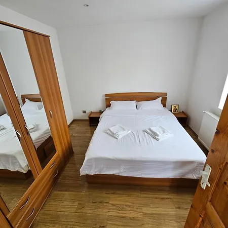 Casa De Pe Lac Fedelesoiu , Ramnicu Valcea