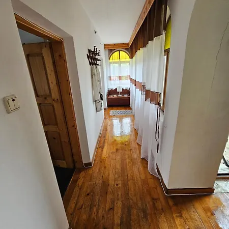 Casa De Pe Lac Fedelesoiu , Villa Ramnicu Valcea