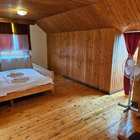 Villa Casa De Pe Lac Fedelesoiu , *